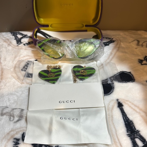 Gucci Accessories - NWT Gucci Green and Black Sunglasses Premium Cat Eye Sunglasses With 2 Charms